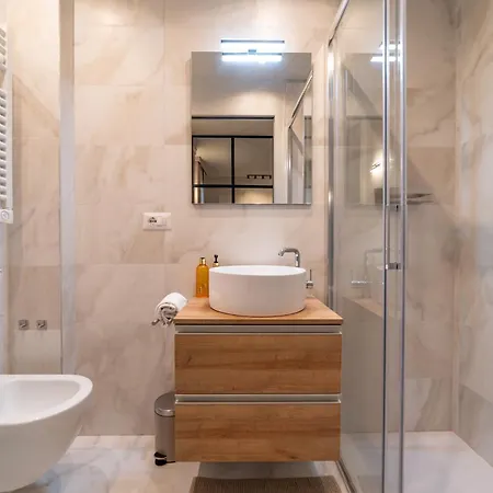 Intrho Luxury Flat - Porta Venezia Apartment